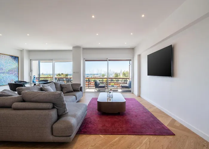 Stunning Athens Riviera 3 Bd Apt