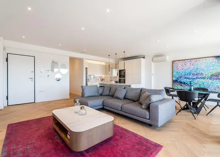 Stunning Athens Riviera 3 Bd Apt